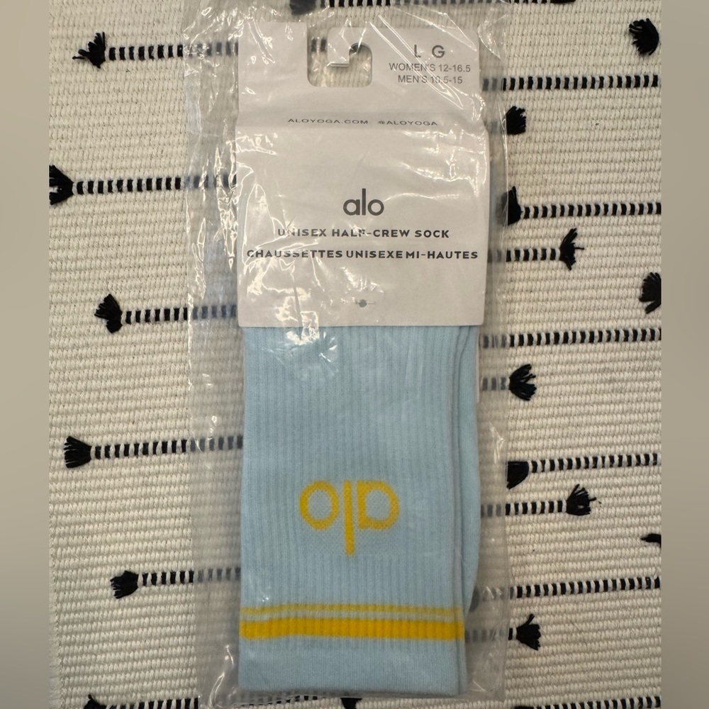 🆕 ALO Unisex Half Crew Socks – New in Package | Premium Athletic Fit